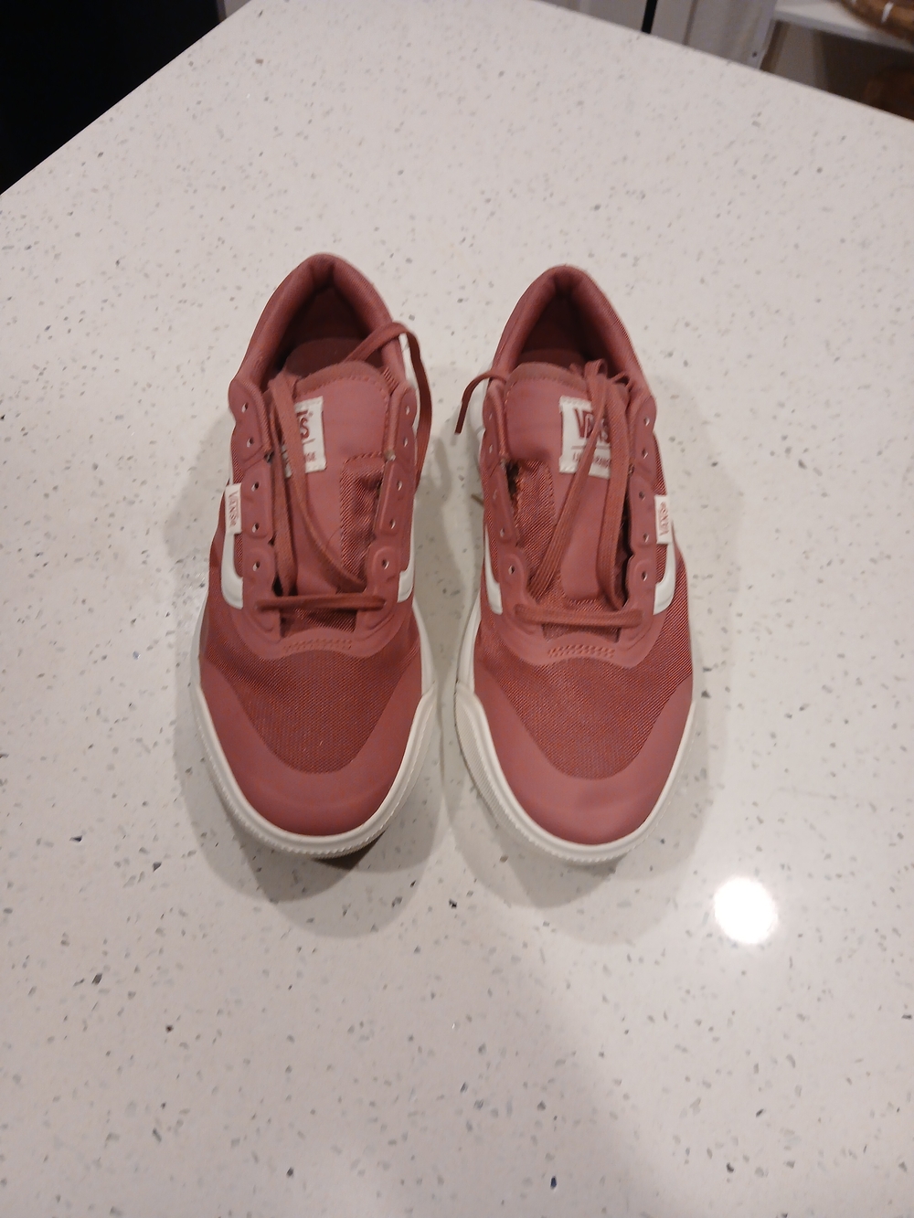 Vans mens Size M 8 / W9.5 MTE Ultrarange 2.0 RW Bordeaux Red Sneakers Shoes
